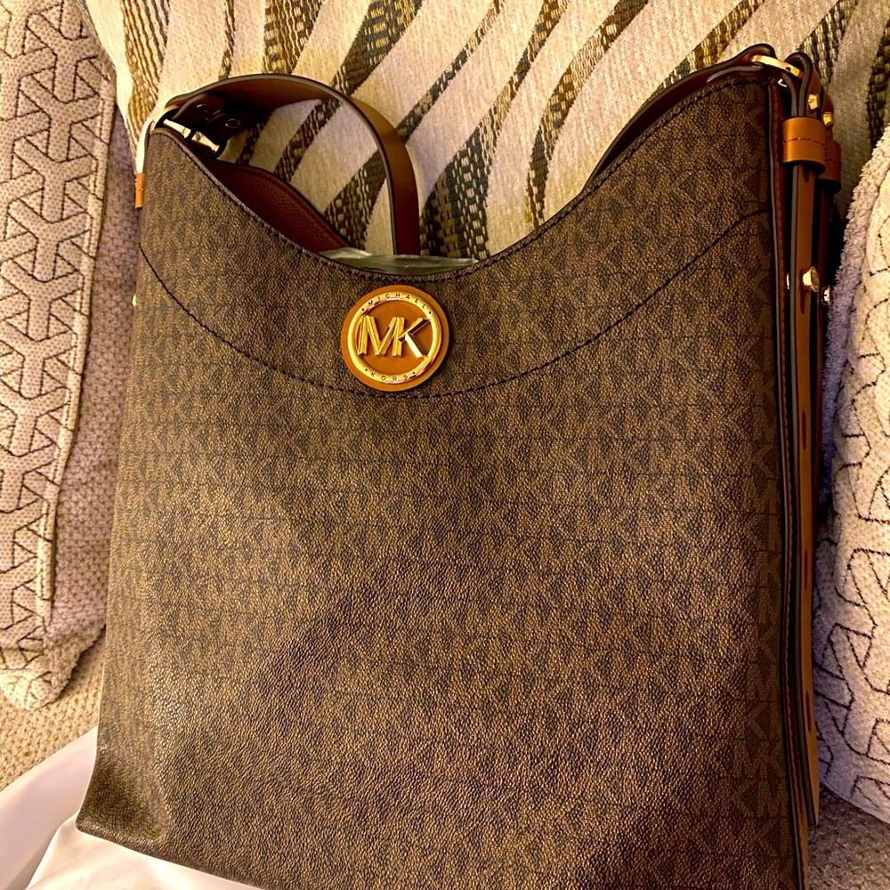 Michael Kors “Bowery” Large Logo Shoulder bag